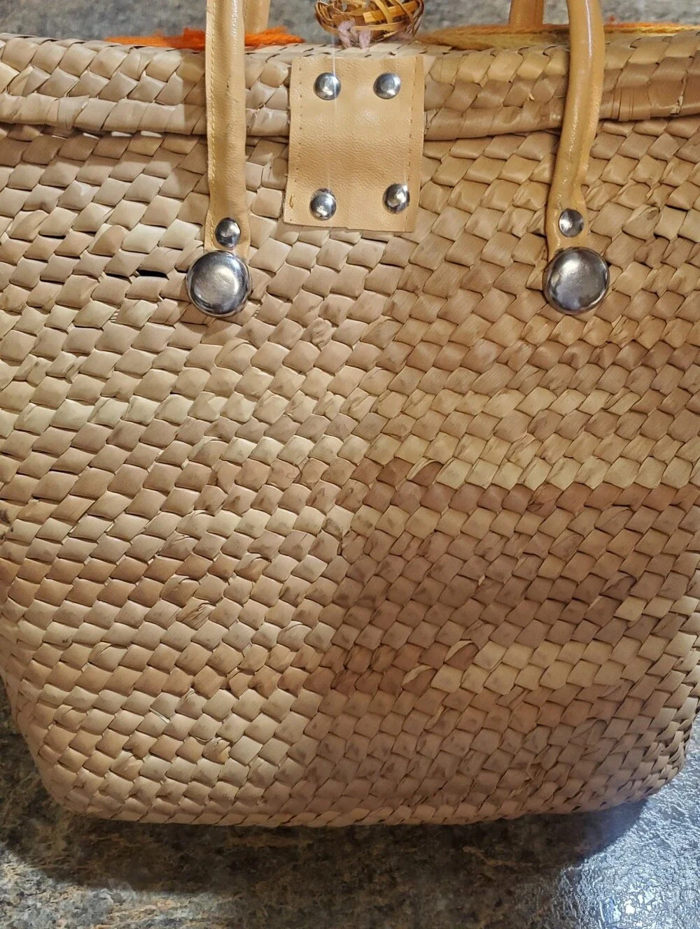 VINTAGE 60S/70S. STRAW WICKER BASKET BAG. ORANGE FLORAL 3D. TURN LOCK.